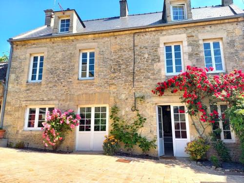 Galeriebild der Unterkunft Heritage stone house BnB with Gourmet Breakfast - Chambres d'hôtes de charme entre Bayeux et les plages du débarquement in Sommervieu