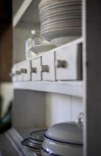 a kitchen with plates and dishes on a shelf at unic views begur, alojamiento turístico in Begur