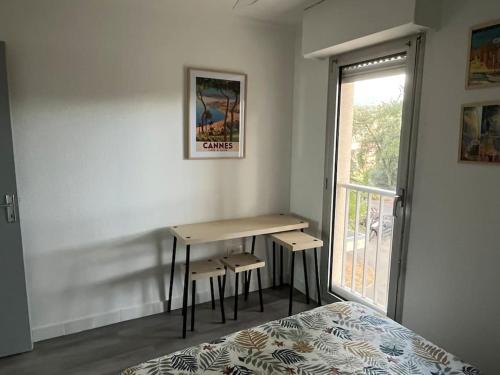 Photo de la galerie de l'établissement T2 pleine vue mer, plage à pied - la ciotat, à La Ciotat