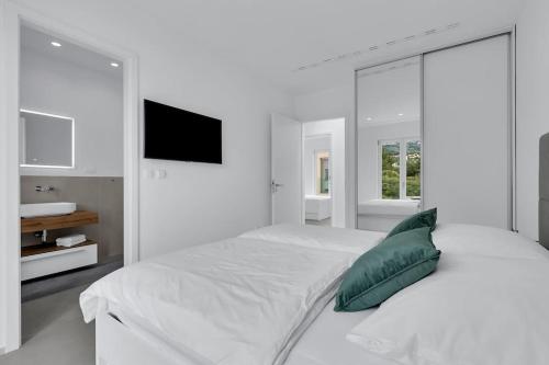Apartment Ocean View - Makarska Exklusivにあるベッド