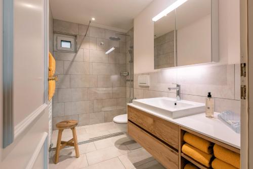 a bathroom with a sink and a shower and a toilet at Chalchboda 1 in Arosa