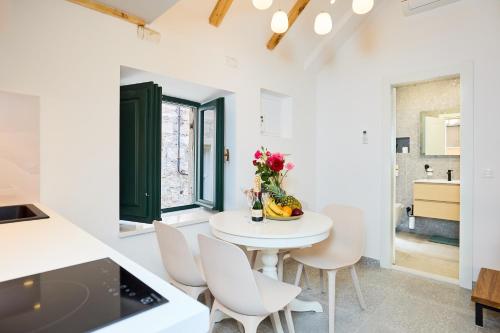 Η κουζίνα ή μικρή κουζίνα στο Exquisite Villa by Dominium - Old city