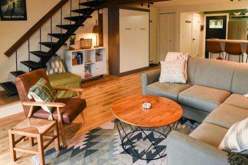 a living room with a couch and a table at Virgil Mountain View 