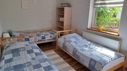 En eller flere senge i et værelse på Pobierowo Bracka