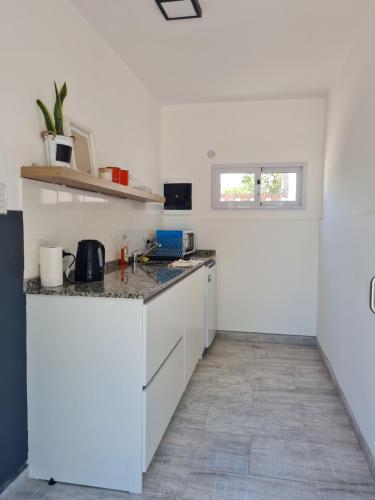 Η κουζίνα ή μικρή κουζίνα στο SUITE BELGRANO. ALQUILER TEMPORARIO EN SAN FRANCISCO