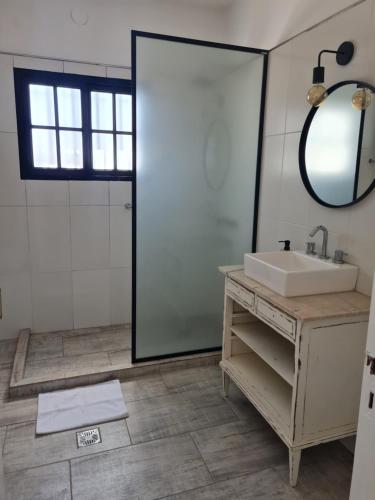 Ένα μπάνιο στο SUITE BELGRANO. ALQUILER TEMPORARIO EN SAN FRANCISCO