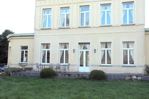 Gallery image of Petit château à la campagne. in Beloeil