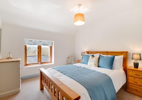 מיטה או מיטות בחדר ב-Watery Lane Cottage