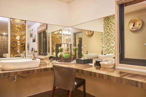 a bathroom with two sinks and a large mirror at The Tiles Garden Yilan B&B in Dongshan