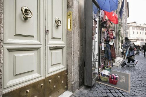 Trevi Fountain Apartment