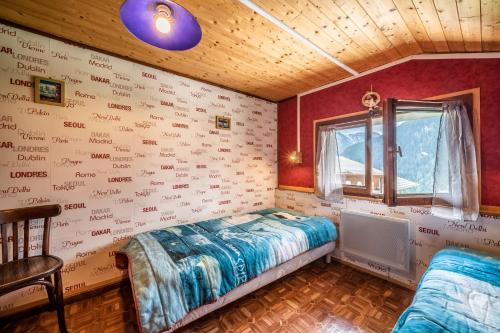 a bedroom with a bed and a window in a room at Chalet Perce Neige in Châtel