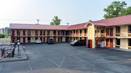 an empty parking lot in front of a motel at River Place Inn in Pigeon Forge