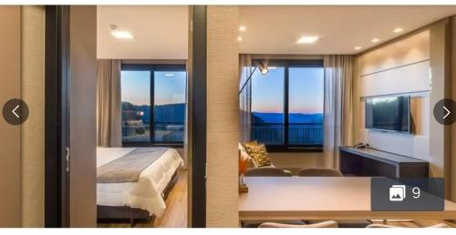 Una cama o camas en una habitación de Laghetto Collection CHÂTEAU