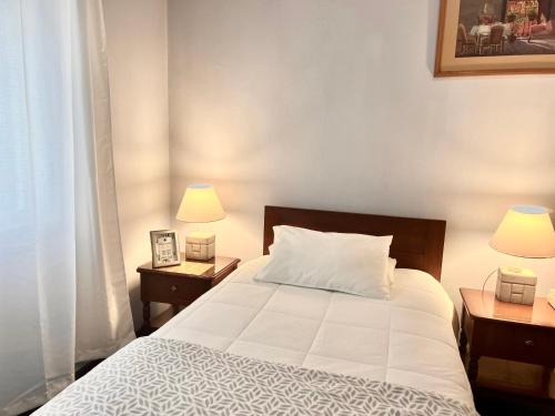 Una cama o camas en una habitación de El Balcon Hostal Turistico
