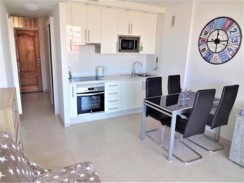 Lovely apartment with sea view and free WIFI, center of Las Americas Playa Honda