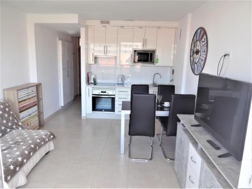 Lovely apartment with sea view and free WIFI, center of Las Americas Playa Honda