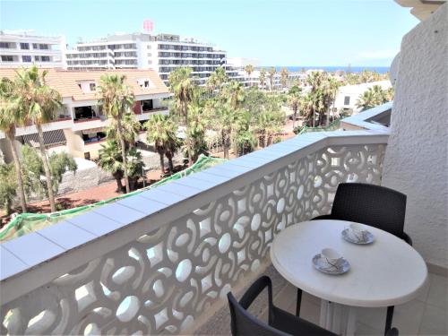 Lovely apartment with sea view and free WIFI, center of Las Americas Playa Honda