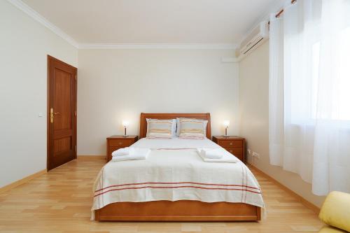 Comfy 4BDR Apartment in Portimão by LovelyStay