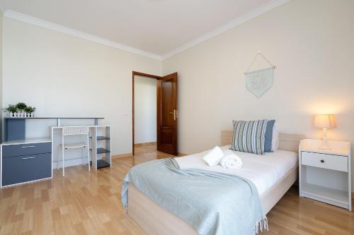 Comfy 4BDR Apartment in Portimão by LovelyStay