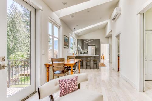 a dining room and kitchen with a table and chairs at River Gorge View in Stevenson
