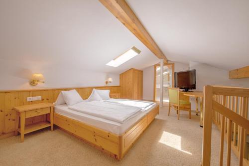 Postel nebo postele na pokoji v ubytování Garni Hotel Am Meilenstein