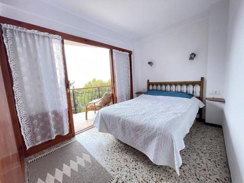 Postel nebo postele na pokoji v ubytování Cosy Spanish sea view apartment