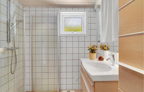 Koupelna v ubytování 3 Bedroom Stunning Home In Knebel