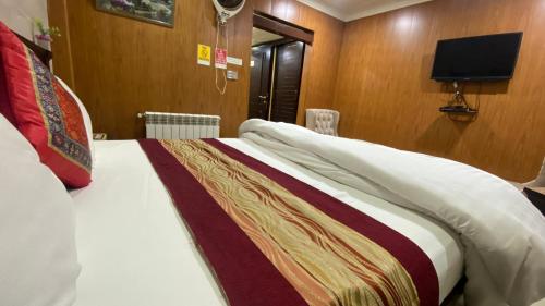 Μια τηλεόραση ή/και κέντρο ψυχαγωγίας στο Shagufta Hotel Murree