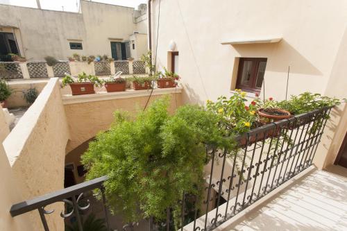 A balcony or terrace at Corte Fiorita