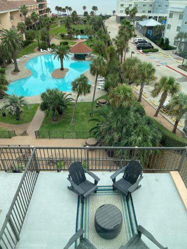 Bazén v ubytování The Maravilla, Wonderful Pool/Beach View, Newly Renovated, 3 Pools Corner Condo nebo v jeho okolí
