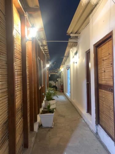 pusty korytarz budynku w nocy w obiekcie BOCARENA w mieście Bocapán