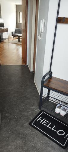 a living room with a table and a welcome mat at Schöne sonnige Wohnung in Jüchen