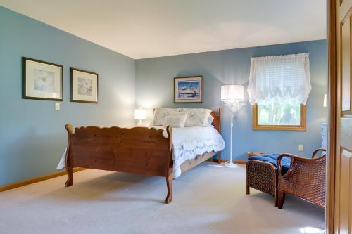 Voodi või voodid majutusasutuse 2 Mi to Wineries Calm Cottage on 90 Acres with Barn toas