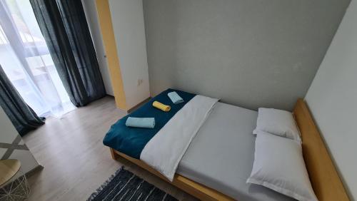 Un pat sau paturi într-o cameră la Nord Residence 9