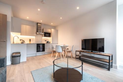 Apartment Eleven Staines Upon Thames - Free Parking - Heathrow - Thorpe Park