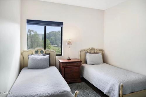 Кровать или кровати в номере River Place Condos #610 3BD