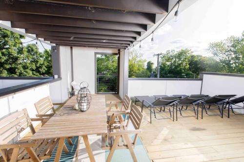 Balkón nebo terasa v ubytování Modern Luxury Rooftop Deck, 3 mi to Downtown
