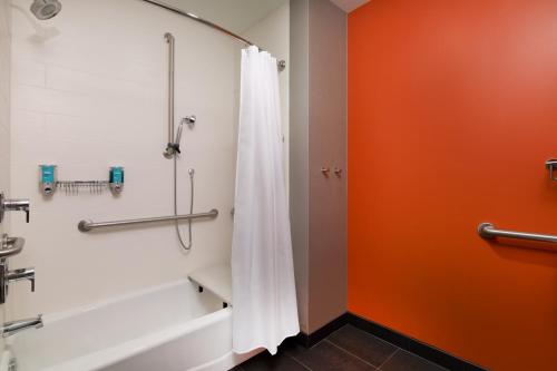 Aloft Seattle Sea-Tac Airport Image