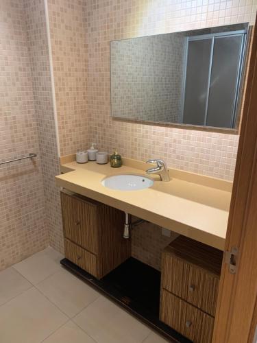 a bathroom with a sink and a mirror at Abedules in El Campello