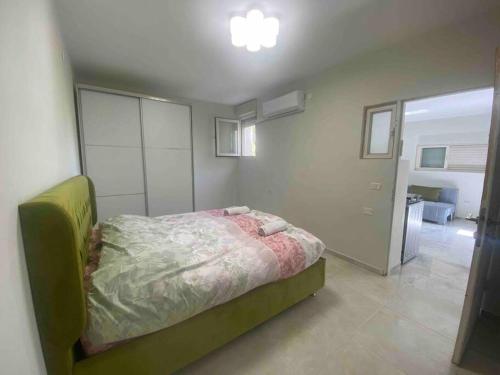 a bedroom with a bed in a room at בית נופש בוטיק - Boutique holiday home in Bayit Wegan