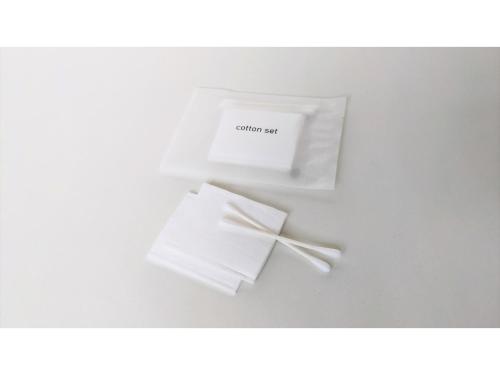 uma caixa branca com um arco branco e um envelope branco em SOKI KANAZAWA - Vacation STAY 40329v em Kanazawa