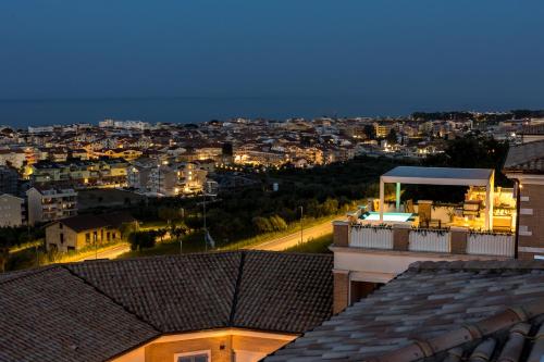 Fotografie z fotogalerie ubytování Casadelmare14 Roof Deluxe - Vista Mozzafiato con jacuzzi v destinaci Tortoreto Lido