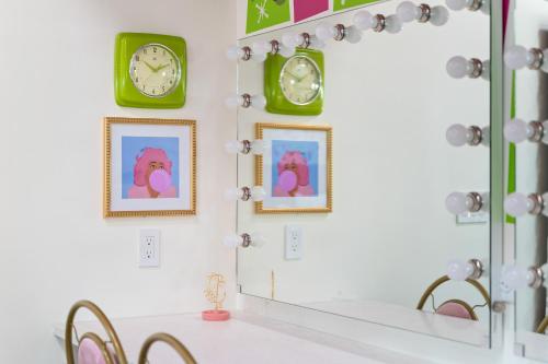 Ένα μπάνιο στο INSTA worthy Home! *Sleeps 8* - Walker's Point!