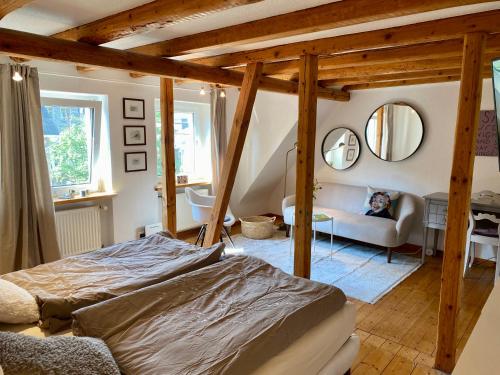 a bedroom with a bed and a couch in a room at Stück vom Glück in Enkirch