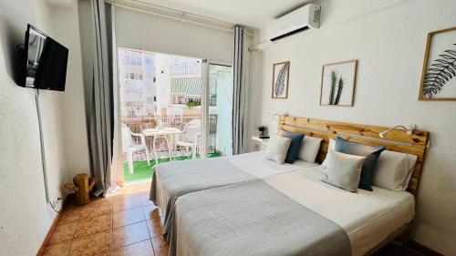 Estudio pleno centro de Nerja con balcón y piscina by South Costa