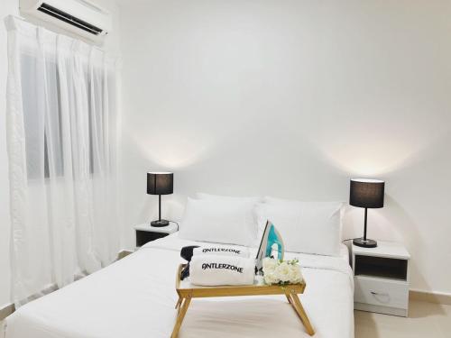 Letto o letti in una camera di Tiara Desaru by Antlerzone