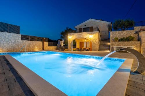 Luxury Villa Petros