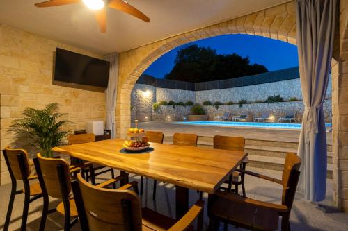 Luxury Villa Petros