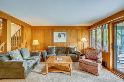 Gallery image of Mountain Glen #3 in Stowe