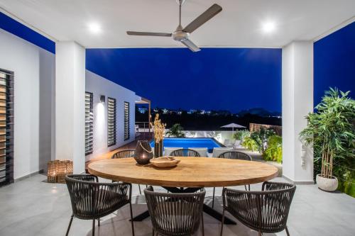 a patio with a wooden table and chairs at Villa Bon Vista Cas Grandi in Willemstad